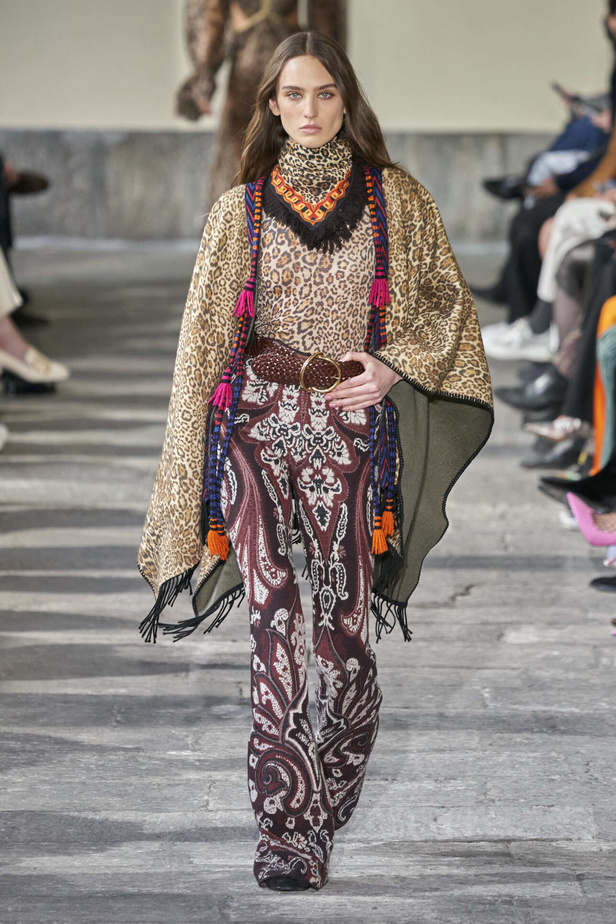 عرض أزياء مجموعة Etro لموسم خريف وشتاء 2022 في ميلانو