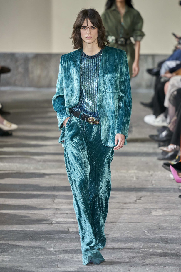 عرض أزياء مجموعة Etro لموسم خريف وشتاء 2022 في ميلانو