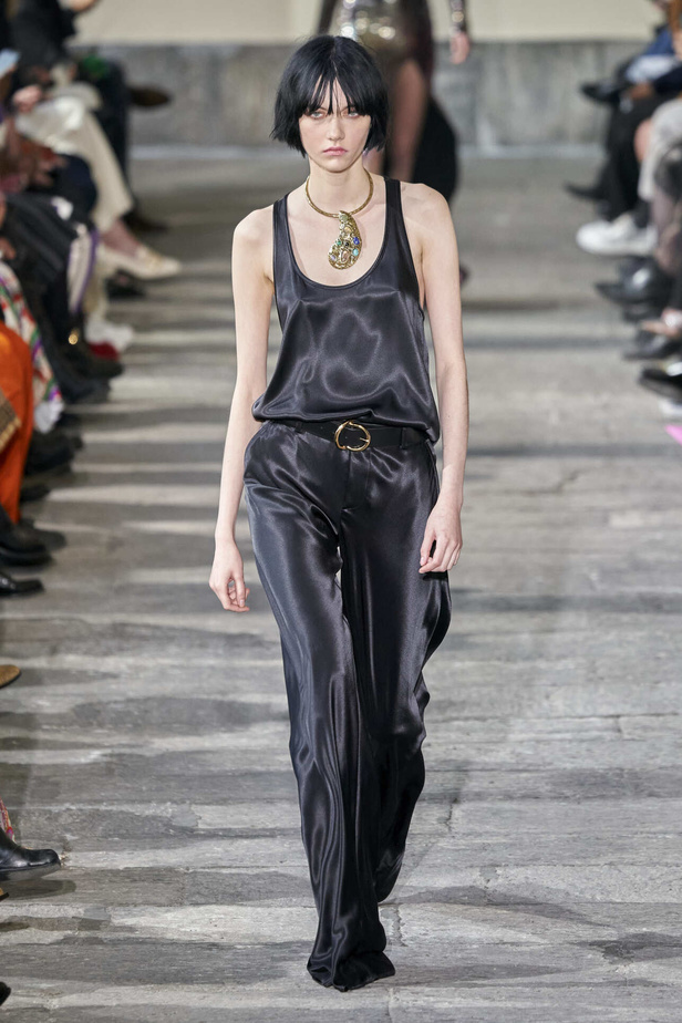 عرض أزياء مجموعة Etro لموسم خريف وشتاء 2022 في ميلانو