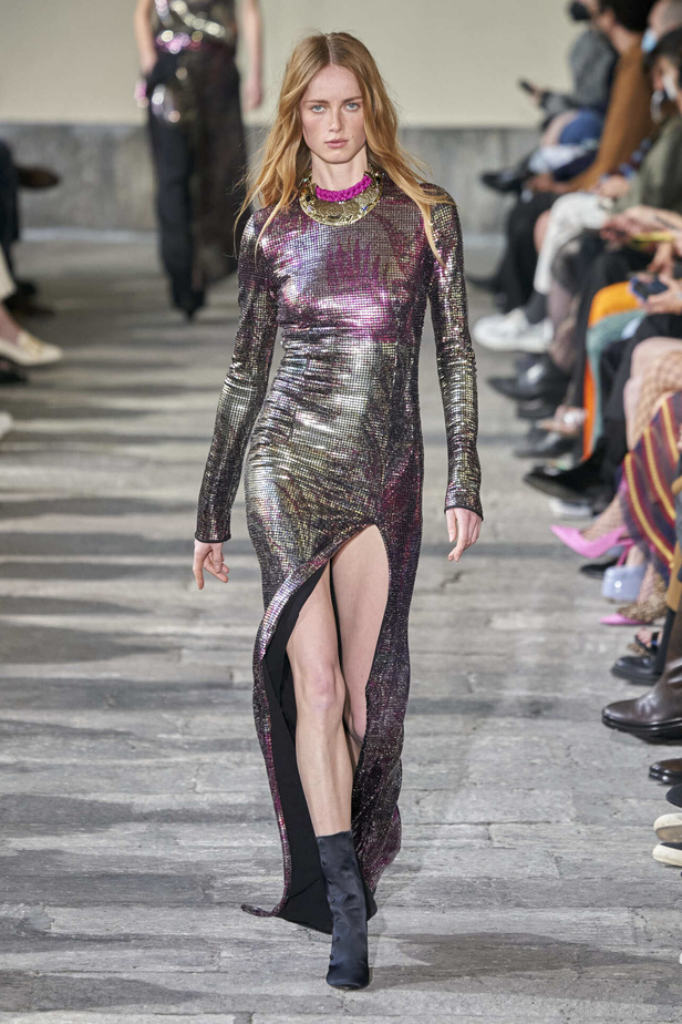 عرض أزياء مجموعة Etro لموسم خريف وشتاء 2022 في ميلانو