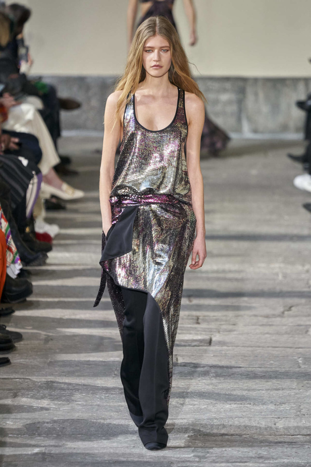 عرض أزياء مجموعة Etro لموسم خريف وشتاء 2022 في ميلانو