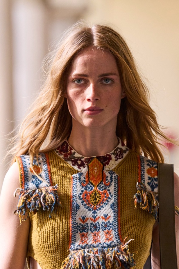 اطلالات جمالية من عرض أزياء Etro لموسم خريف 2022