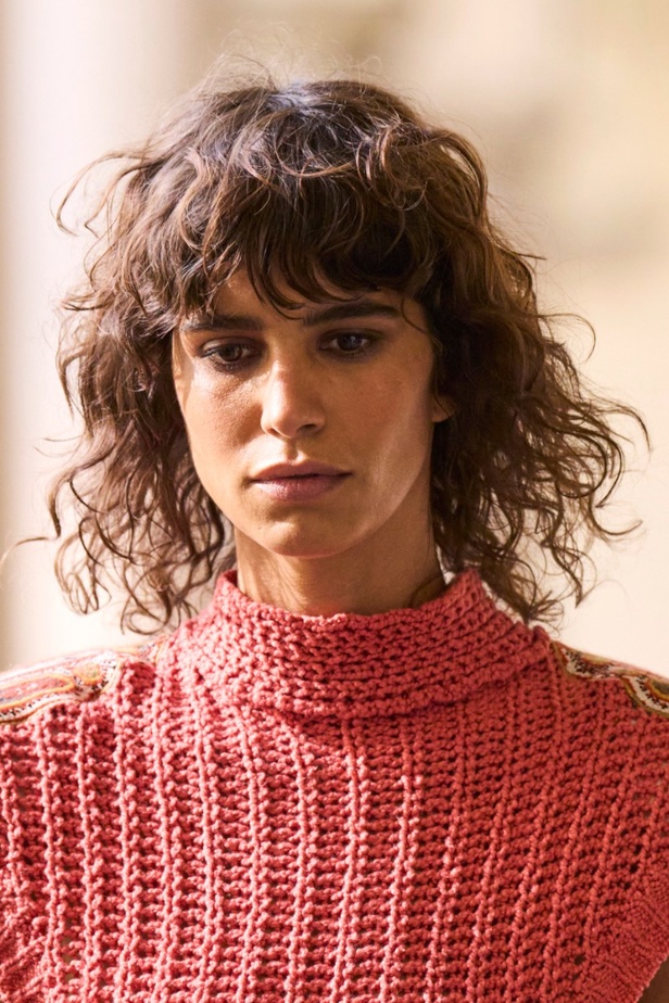 اطلالات جمالية من عرض أزياء Etro لموسم خريف 2022