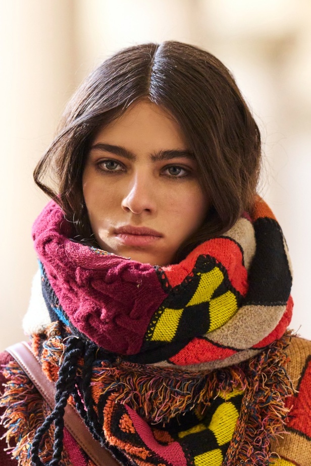 اطلالات جمالية من عرض أزياء Etro لموسم خريف 2022