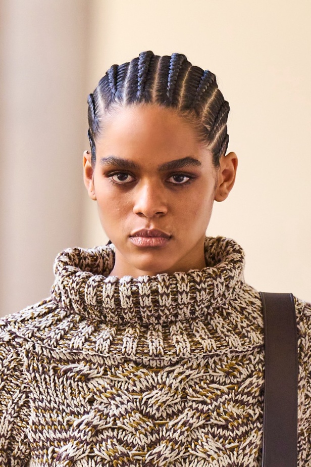 اطلالات جمالية من عرض أزياء Etro لموسم خريف 2022