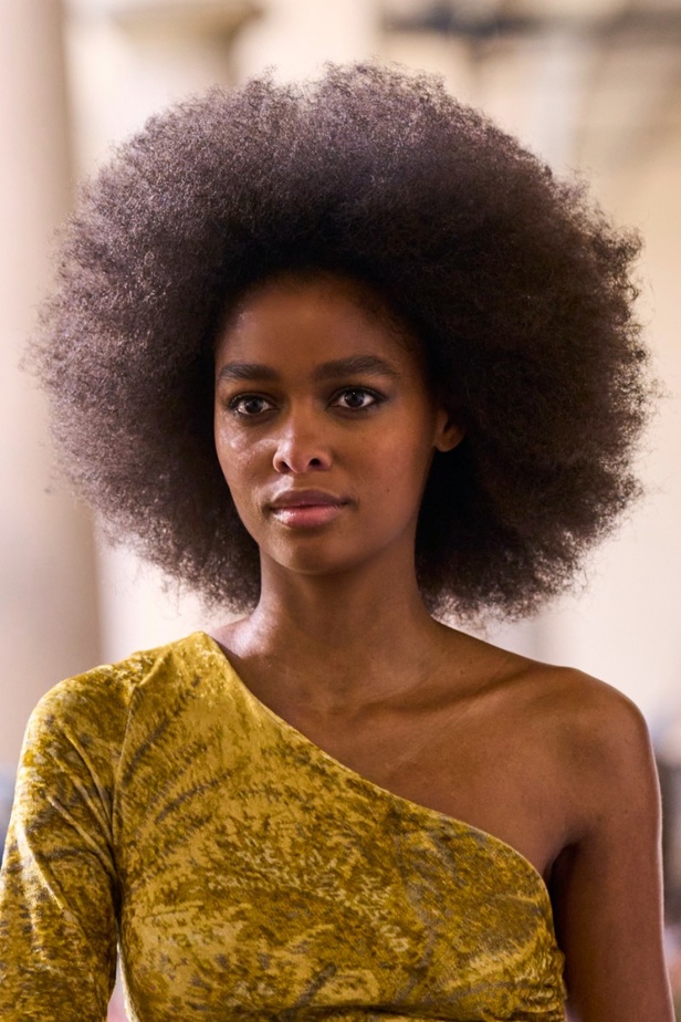 اطلالات جمالية من عرض أزياء Etro لموسم خريف 2022