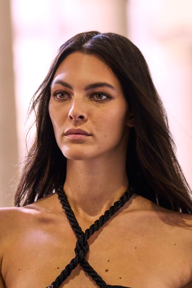 اطلالات جمالية من عرض أزياء Etro لموسم خريف 2022