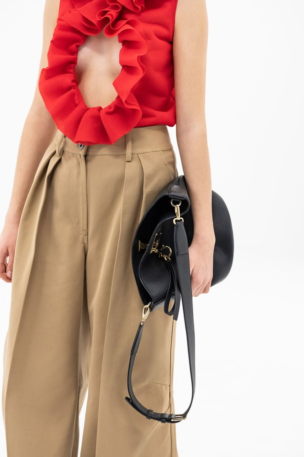  الأزياء العملية هي بطلة مجموعة أزياء Salvatore Ferragamo لخريف 2022