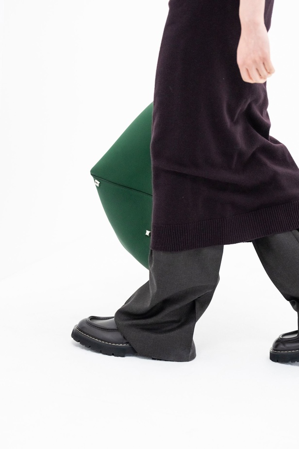  الأزياء العملية هي بطلة مجموعة أزياء Salvatore Ferragamo لخريف 2022