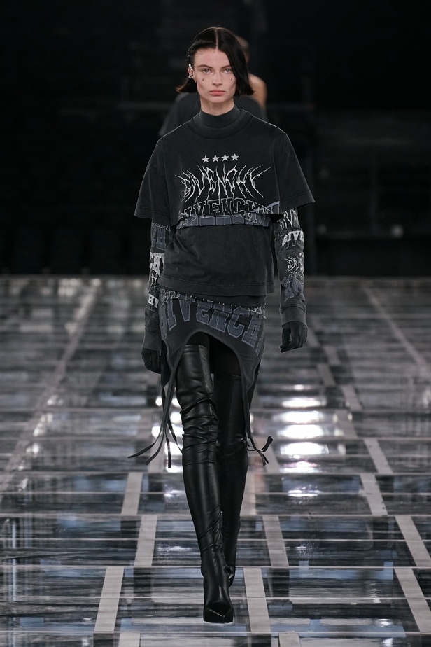 عرض أزياء Givenchy لخريف وشتاء 2022-2023