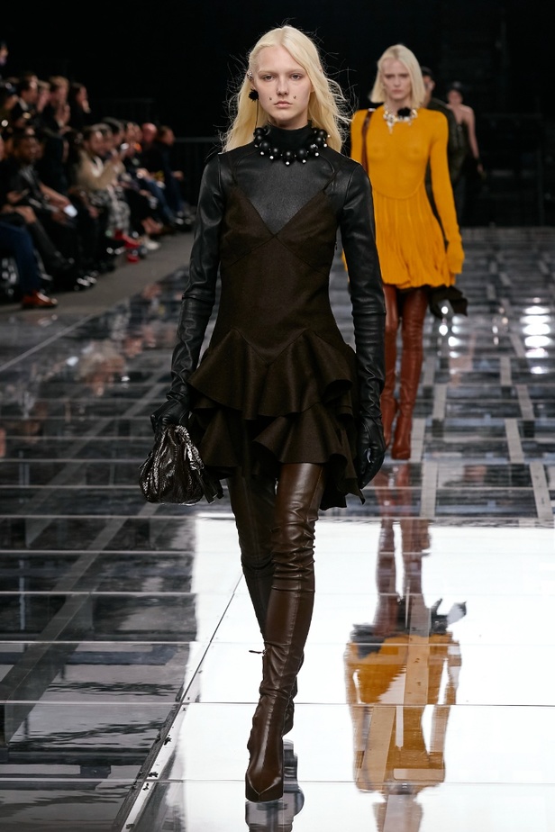 عرض أزياء Givenchy لخريف وشتاء 2022-2023