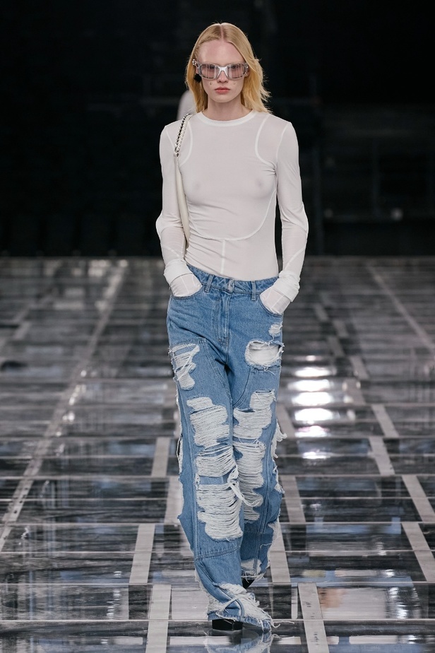 عرض أزياء Givenchy لخريف وشتاء 2022-2023