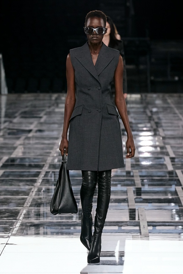 عرض أزياء Givenchy لخريف وشتاء 2022-2023