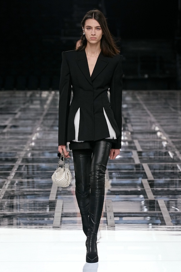 عرض أزياء Givenchy لخريف وشتاء 2022-2023
