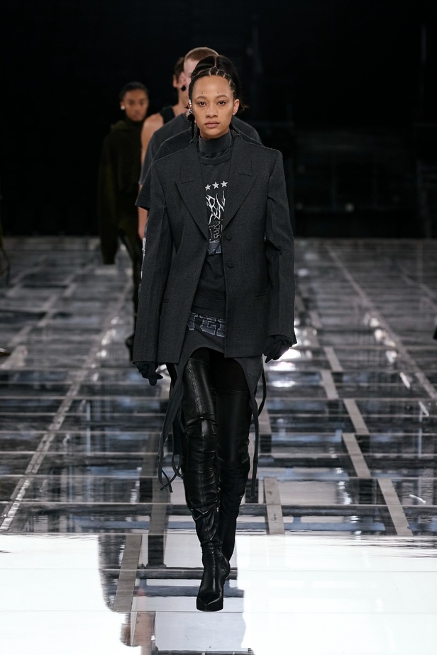 عرض أزياء Givenchy لخريف وشتاء 2022-2023