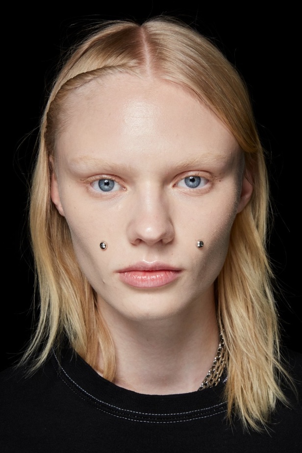 اطلالات جمالية من مجموعة أزياء Givenchy لخريف وشتاء 2022