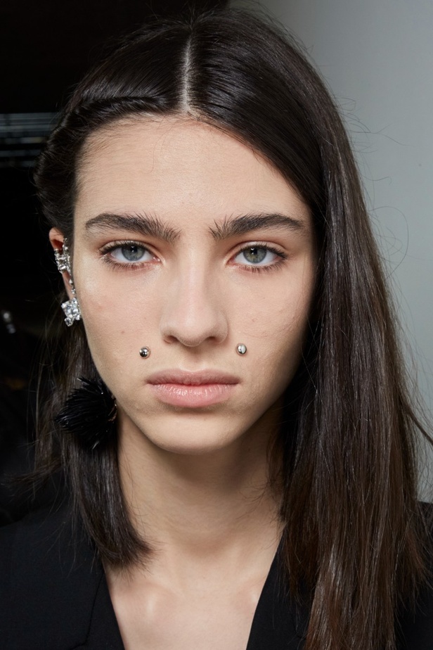 اطلالات جمالية من مجموعة أزياء Givenchy لخريف وشتاء 2022