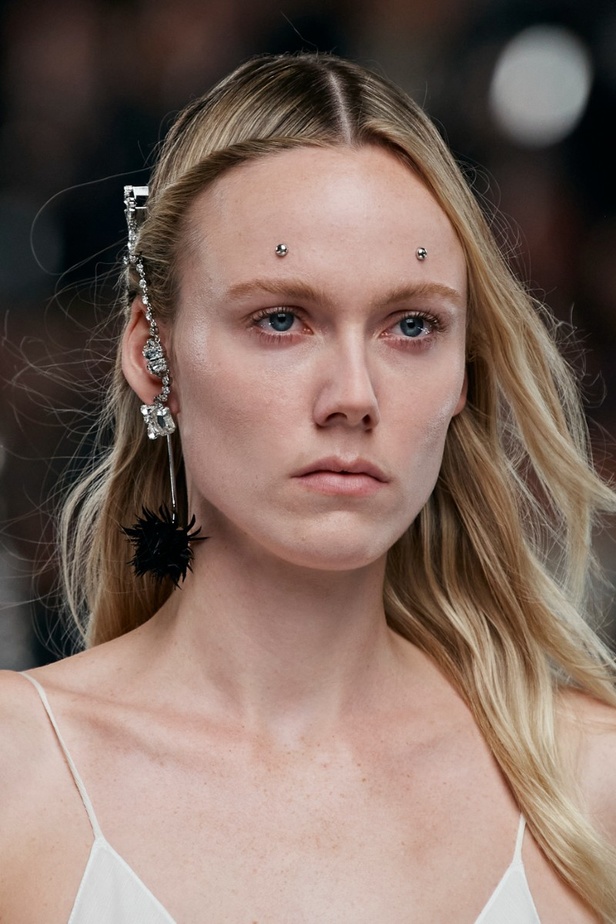 اطلالات جمالية من مجموعة أزياء Givenchy لخريف وشتاء 2022