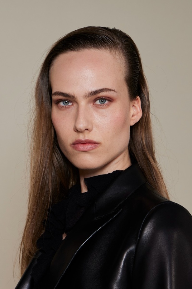 اطلالات جمالية في عرض أزياء مجموعة Hermès لموسم خريف وشتاء 2022 