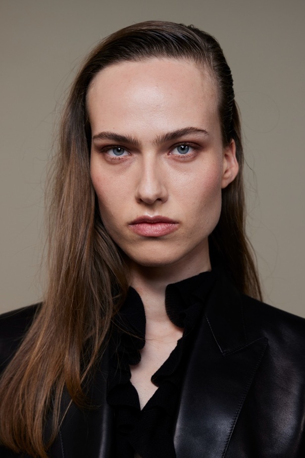 اطلالات جمالية في عرض أزياء مجموعة Hermès لموسم خريف وشتاء 2022 