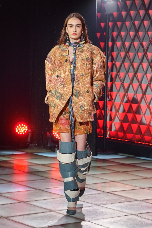 من عرض أزياء Andreas Krönthaler for Vivienne Westwood