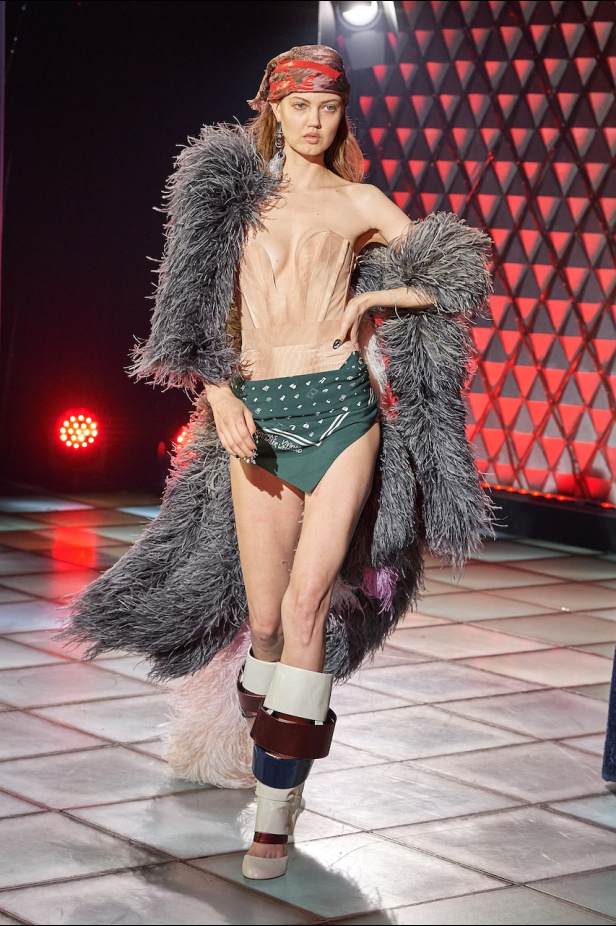 من عرض أزياء Andreas Krönthaler for Vivienne Westwood