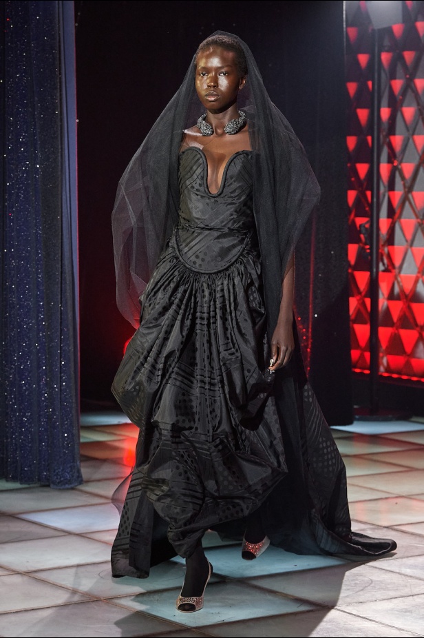 من عرض أزياء Andreas Krönthaler for Vivienne Westwood