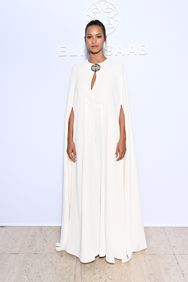 مجموعة إيلي صعب لخريف وشتاء 2022-2023