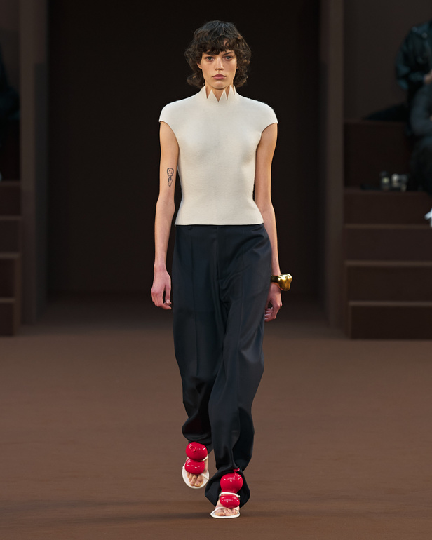 إبداع وابتكار وتميّز في مجموعة دار Loewe في باريس