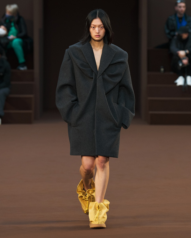 إبداع وابتكار وتميّز في مجموعة دار Loewe في باريس