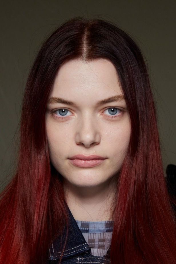 اطلالات جمالية في عرض أزياء مجموعة Isabel Marant لموسم خريف وشتاء 2022 