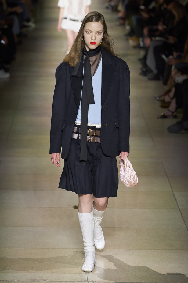 من عرض أزياء Miu Miu لموسم خريف 2022