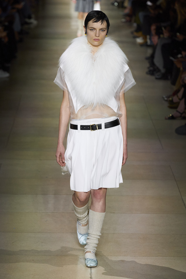 من عرض أزياء Miu Miu لموسم خريف 2022