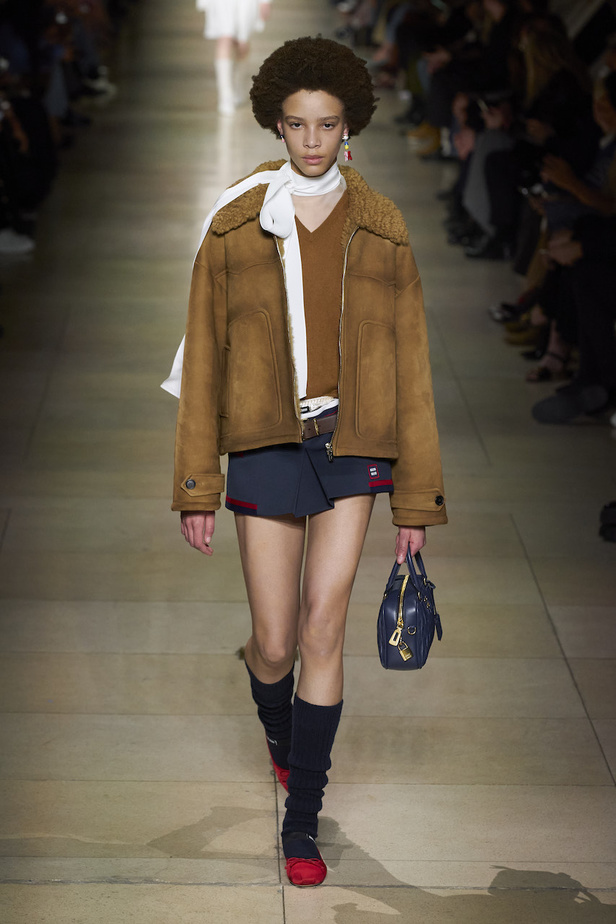 من عرض أزياء Miu Miu لموسم خريف 2022