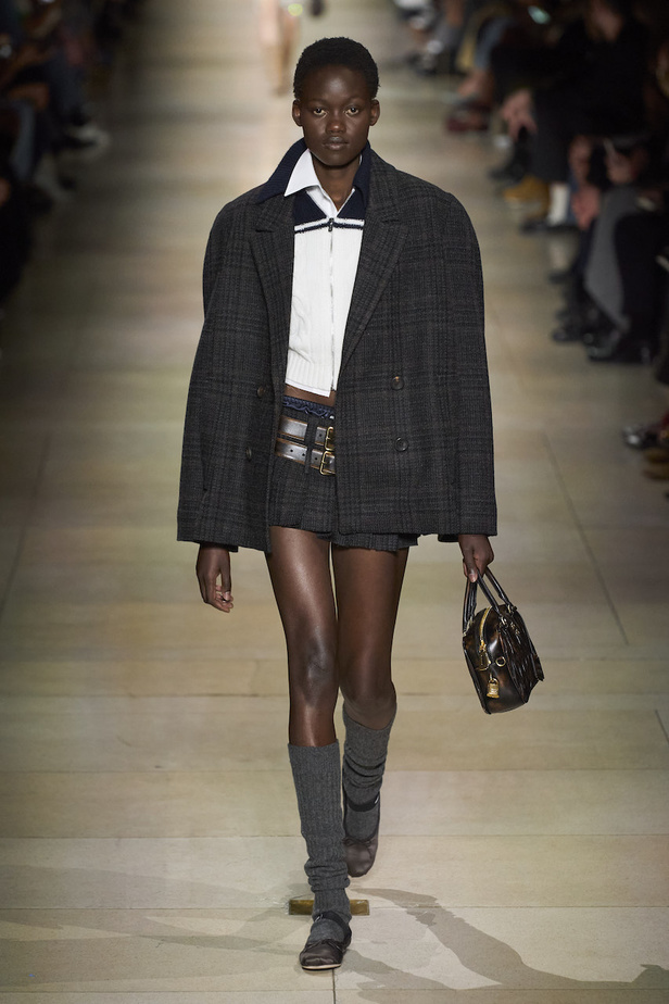 من عرض أزياء Miu Miu لموسم خريف 2022