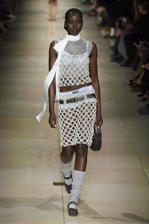 من عرض أزياء Miu Miu لموسم خريف 2022