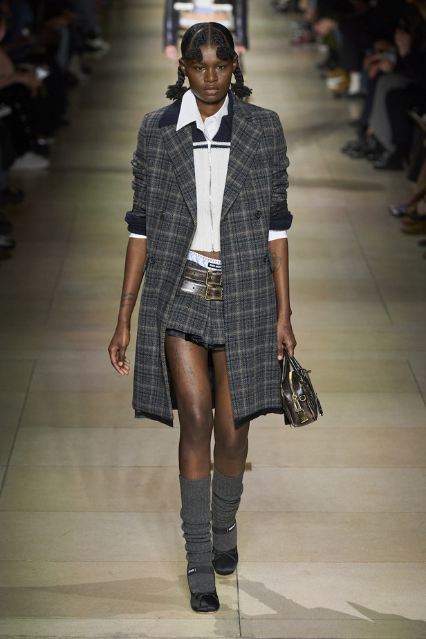 من عرض أزياء Miu Miu لموسم خريف 2022