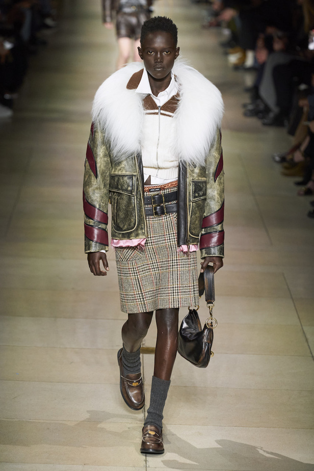 من عرض أزياء Miu Miu لموسم خريف 2022