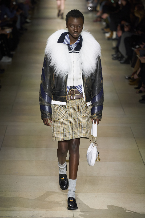 من عرض أزياء Miu Miu لموسم خريف 2022