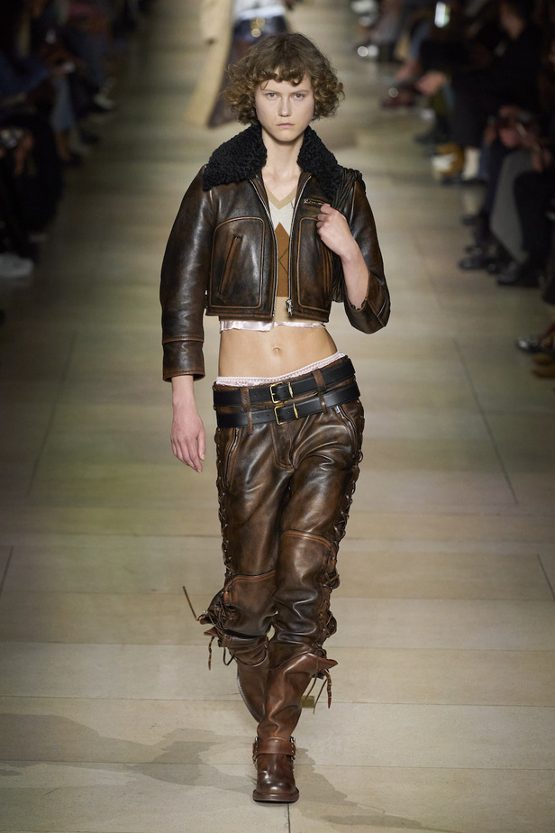 من عرض أزياء Miu Miu لموسم خريف 2022