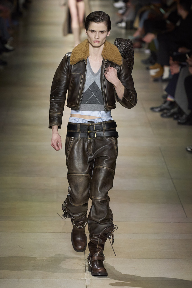 من عرض أزياء Miu Miu لموسم خريف 2022