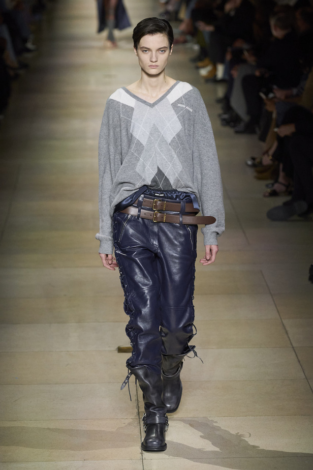 من عرض أزياء Miu Miu لموسم خريف 2022