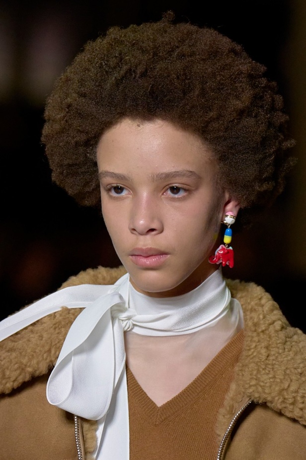 اطلالات جمالية من عرض أزياء Miu Miu لموسم خريف 2022