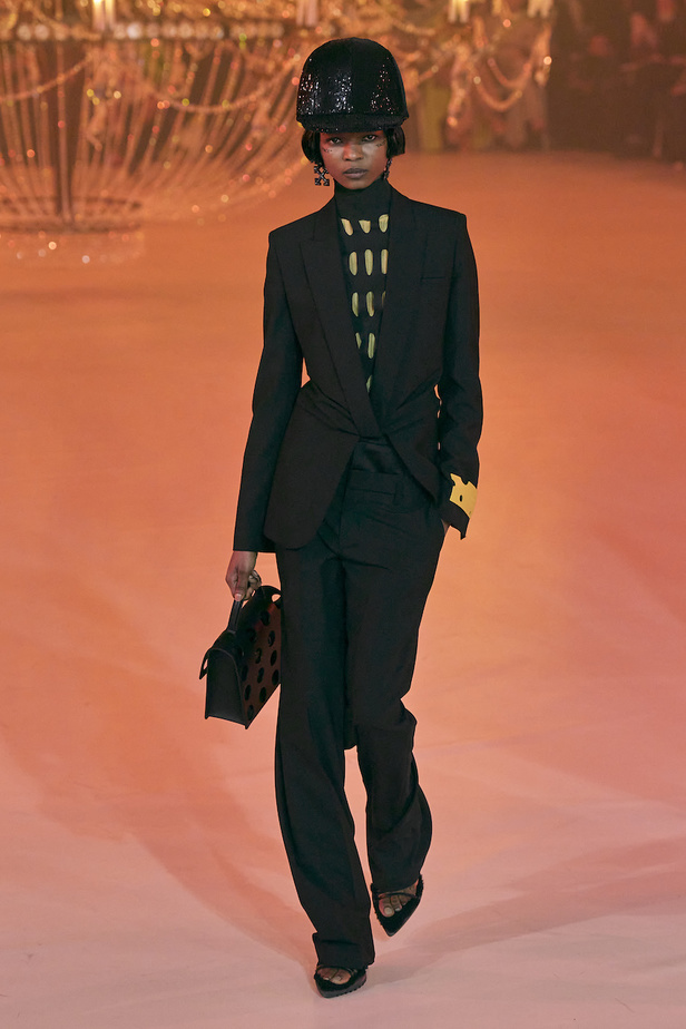 من عرض أزياء Off White لموسم خريف 2022