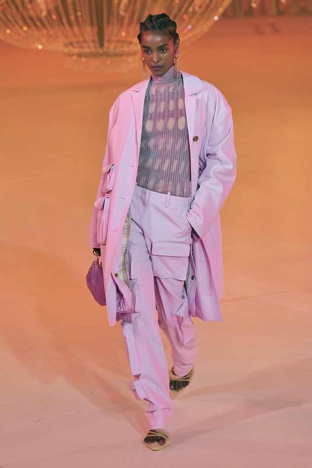 من عرض أزياء Off White لموسم خريف 2022