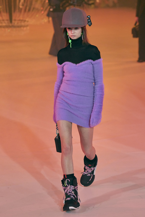 من عرض أزياء Off White لموسم خريف 2022