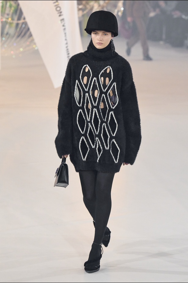 من عرض أزياء Off White لموسم خريف 2022