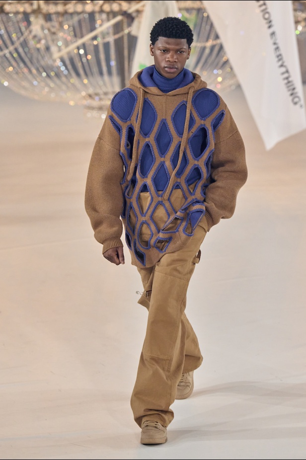 من عرض أزياء Off White لموسم خريف 2022