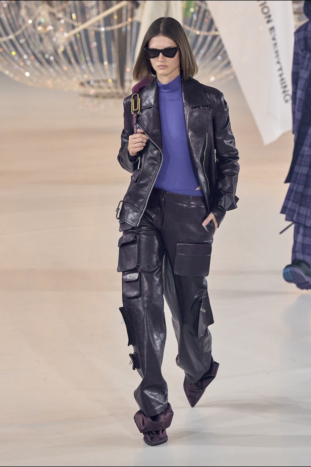 من عرض أزياء Off White لموسم خريف 2022