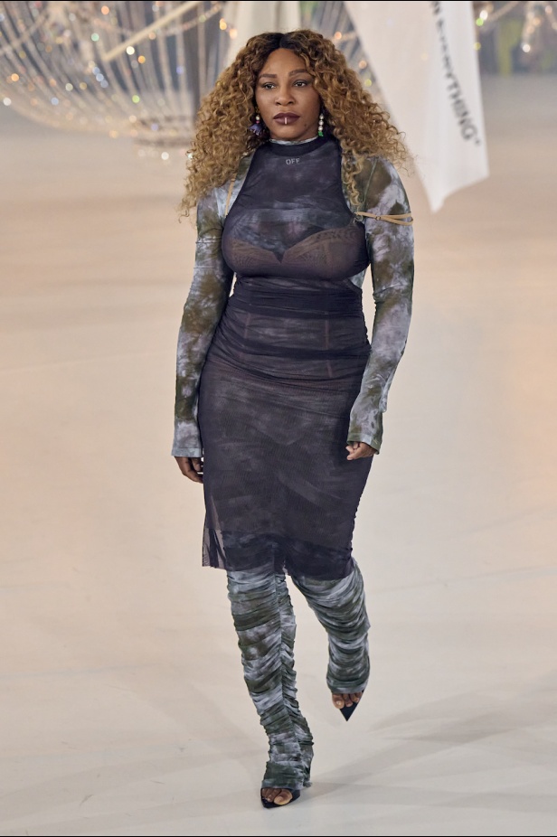 من عرض أزياء Off White لموسم خريف 2022